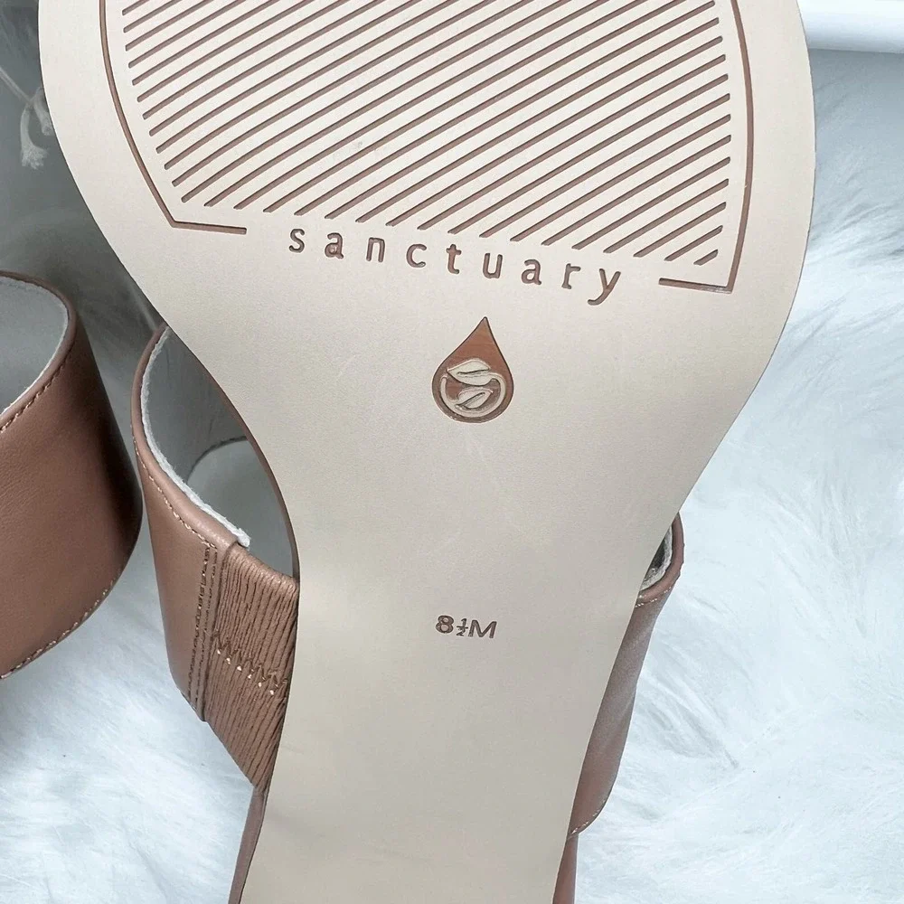 New Women’s Sanctuary Boast Sandal Size 8.5
